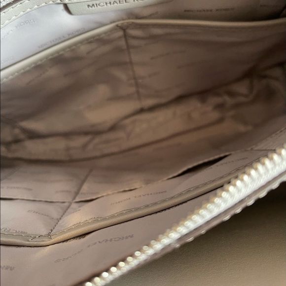 Michael Kors Large Mercer Gallery Tote - Picture 7 of 16